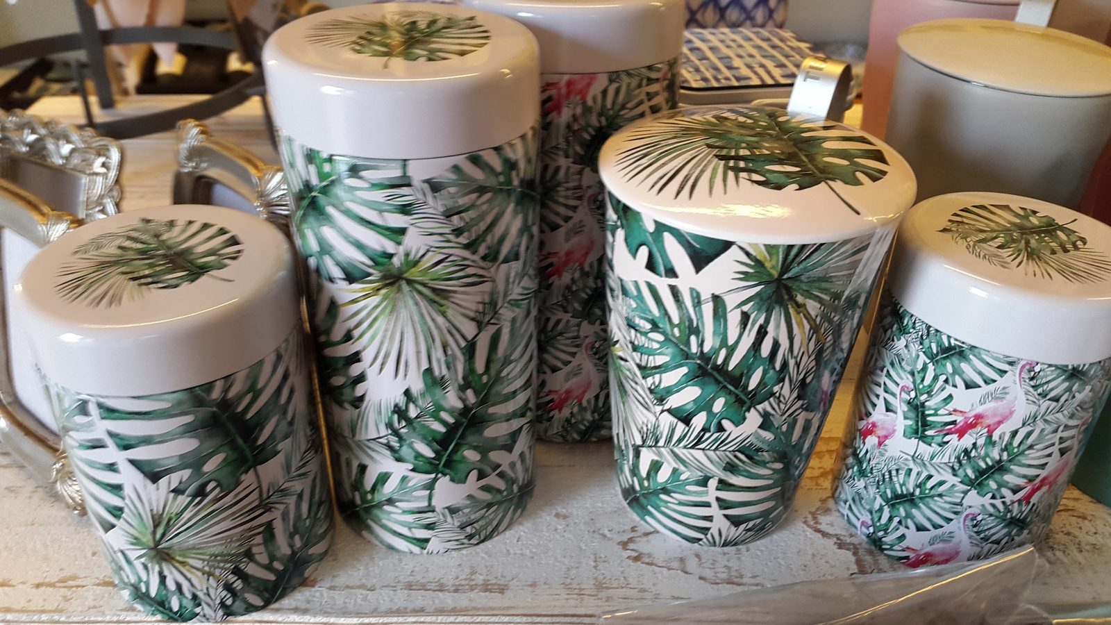 Boîtes à thé décorées de feuillages