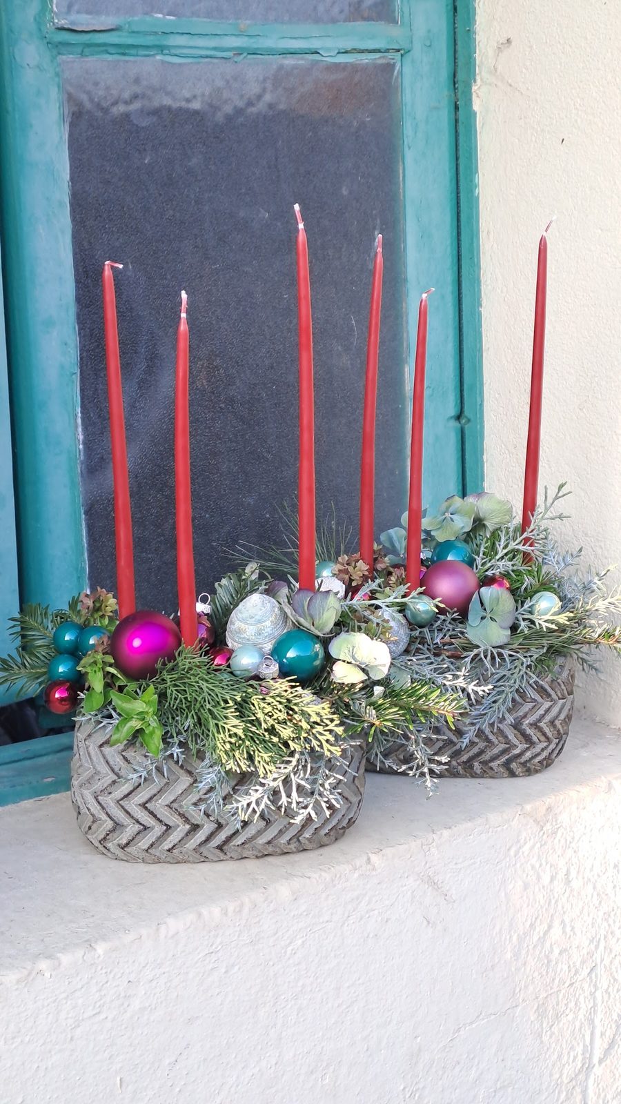 Compositions de Noël avec bougies rouges